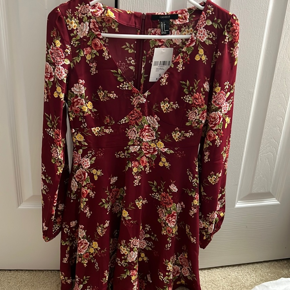 Forever21 floral print v neck burgundy mini dress size small nwt